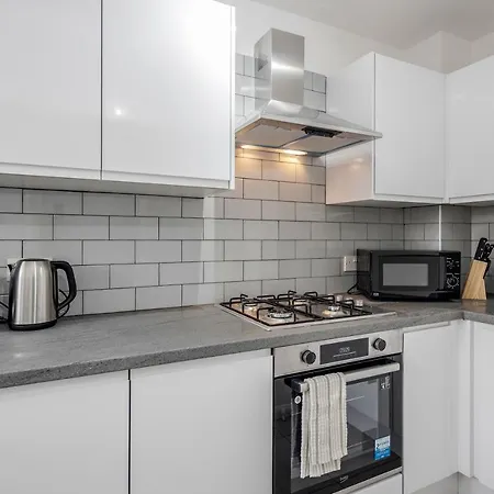 Lovely House In Dagenham / Barking With Free Parking, Wifi & Garden Exterior foto