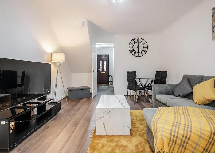 Lovely House In Dagenham / Barking With Free Parking, Wifi & Garden