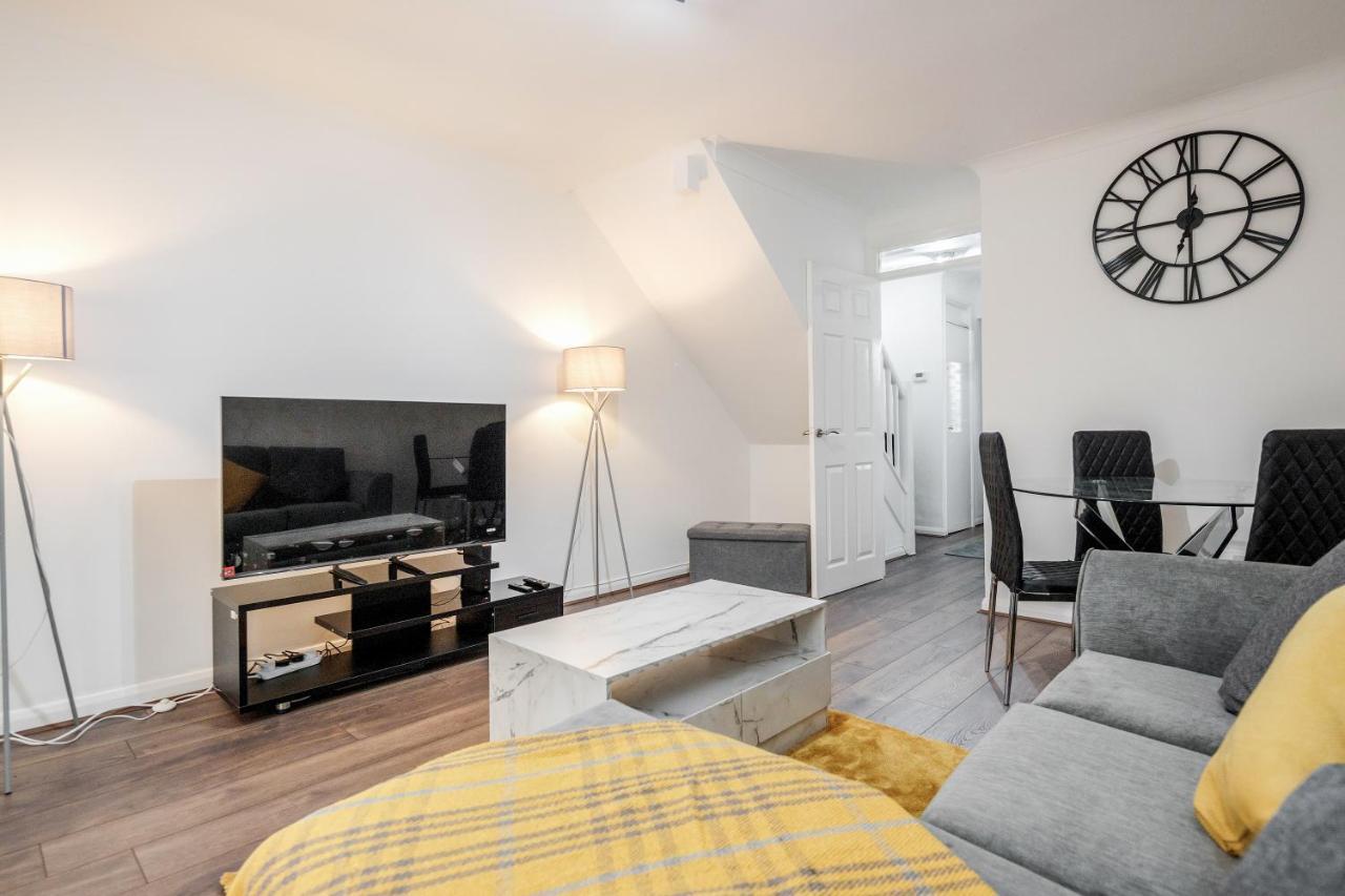 Lovely House In / Barking With Free Parking, Wifi & Garden