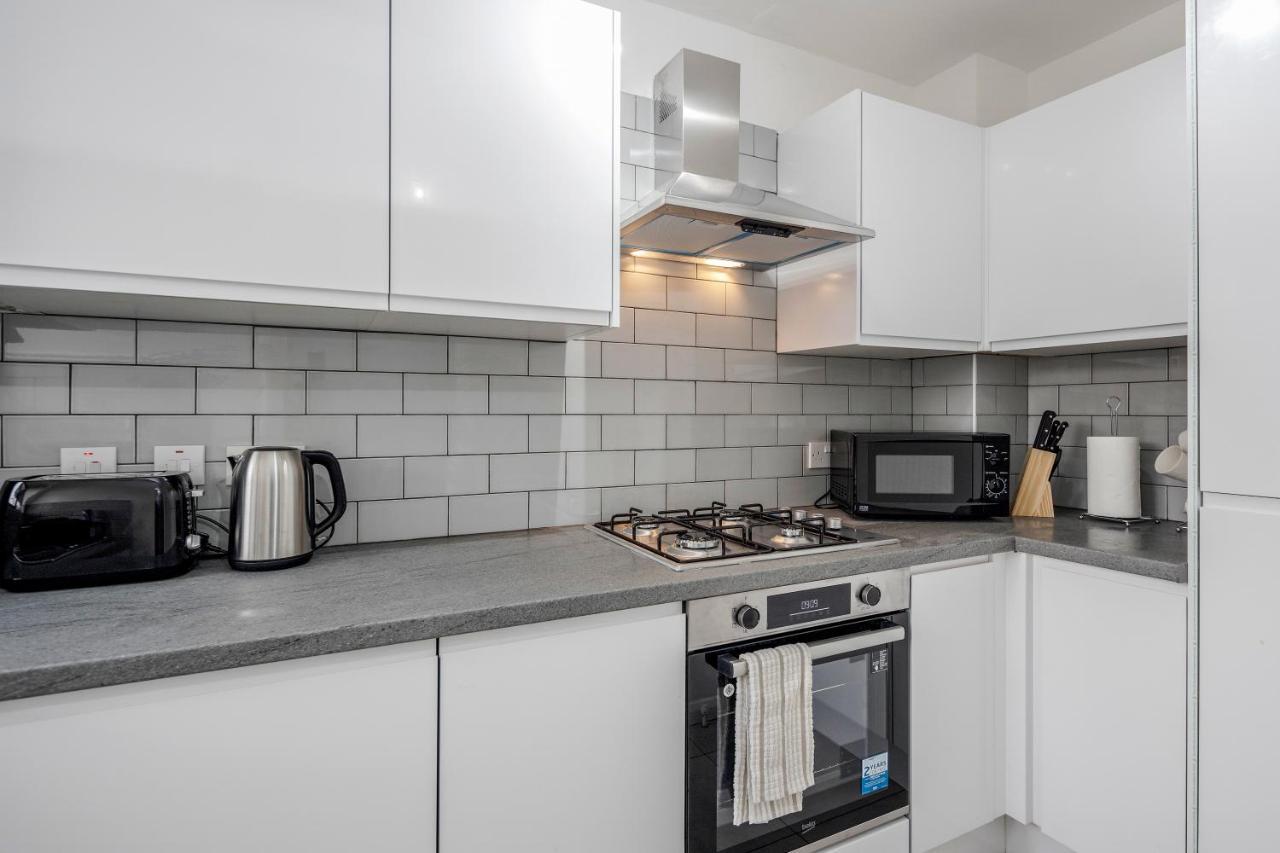 Holiday home Lovely House In / Barking With Free Parking, Wifi & Garden Dagenham