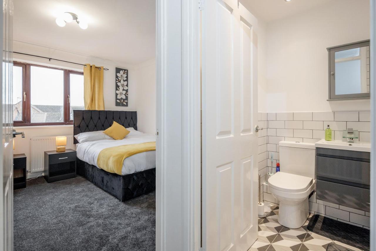 Lovely House In / Barking With Free Parking, Wifi & Garden Holiday home *