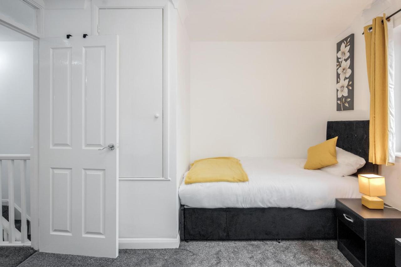 Lovely House In / Barking With Free Parking, Wifi & Garden *