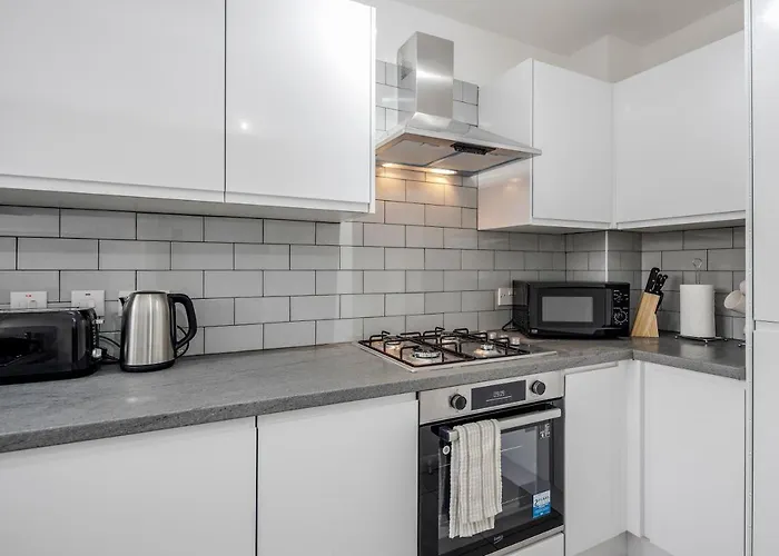 Lovely House In Dagenham / Barking With Free Parking, Wifi & Garden