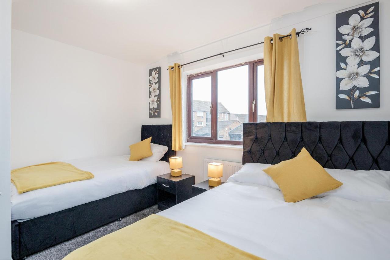 Vakantiehuis Lovely House In / Barking With Free Parking, Wifi & Garden Dagenham