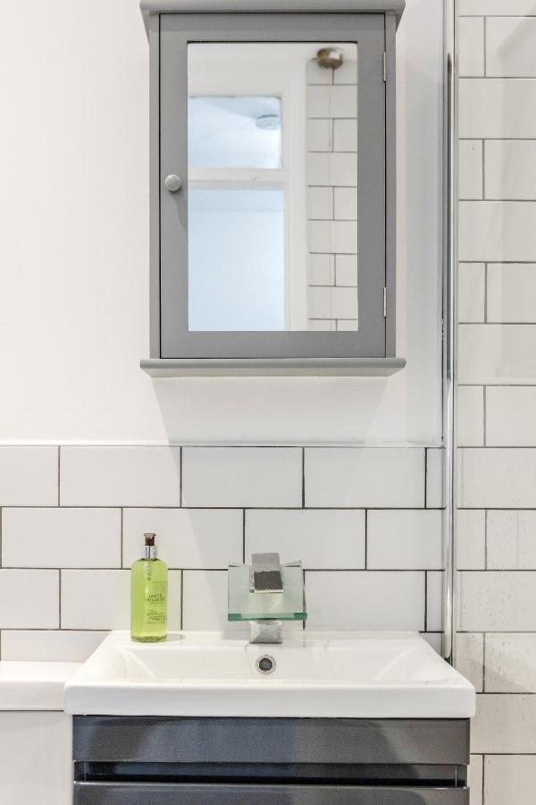 Vakantiehuis Lovely House In / Barking With Free Parking, Wifi & Garden