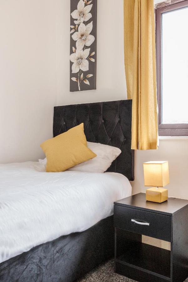 Vakantiehuis Lovely House In / Barking With Free Parking, Wifi & Garden *